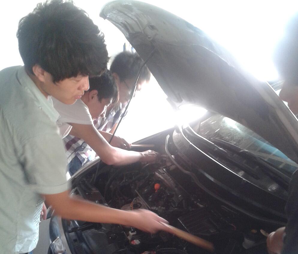 河南鄭州中牟豪爵養(yǎng)車堂-發(fā)動(dòng)機(jī)清洗實(shí)操培訓(xùn)1.jpg